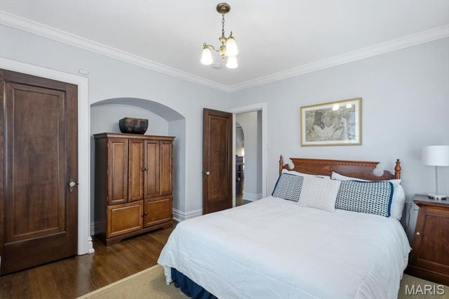 7407 Buckingham Drive, Clayton, MO 63105