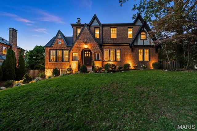 7407 Buckingham Drive, Clayton, MO 63105