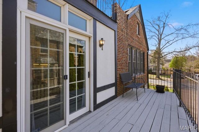 7407 Buckingham Drive, Clayton, MO 63105