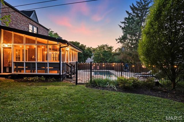 7407 Buckingham Drive, Clayton, MO 63105