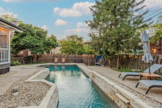 7407 Buckingham Drive, Clayton, MO 63105