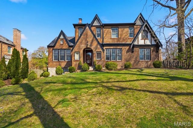 7407 Buckingham Drive, Clayton, MO 63105