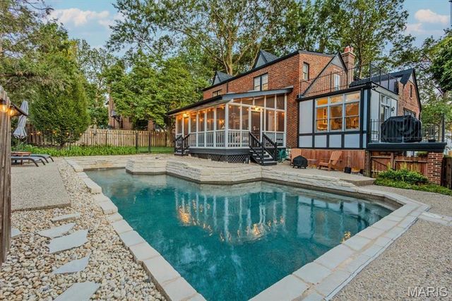 7407 Buckingham Drive, Clayton, MO 63105