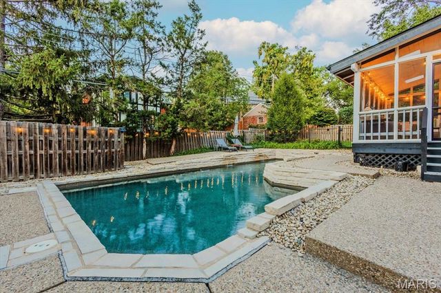 7407 Buckingham Drive, Clayton, MO 63105