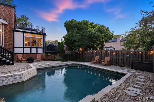 7407 Buckingham Drive, Clayton, MO 63105