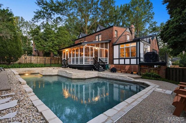 7407 Buckingham Drive, Clayton, MO 63105