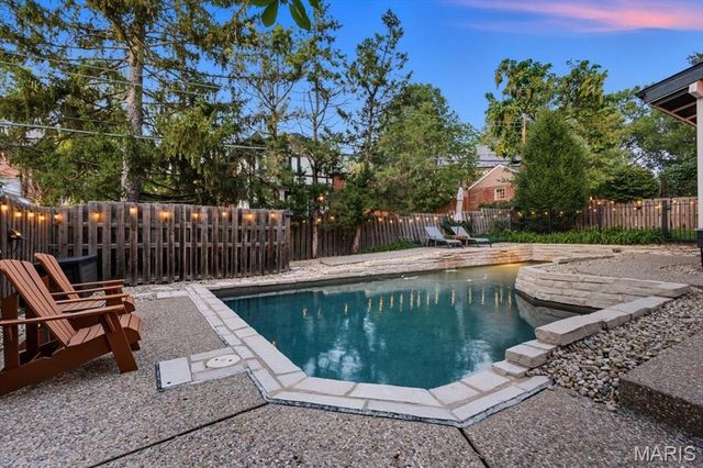 7407 Buckingham Drive, Clayton, MO 63105