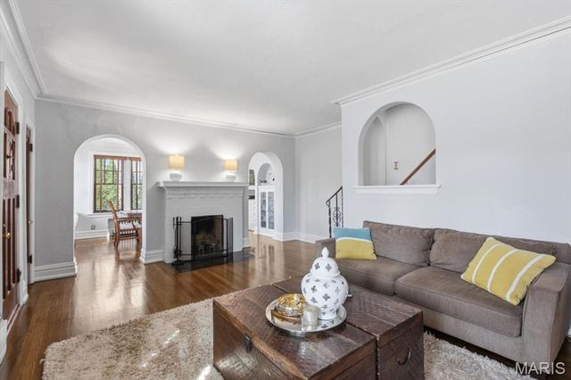 7407 Buckingham Drive, Clayton, MO 63105