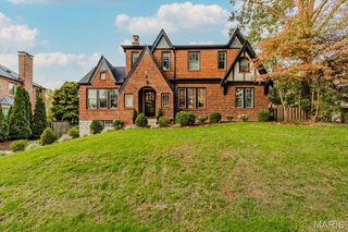 7407 Buckingham Drive, Clayton, MO 63105