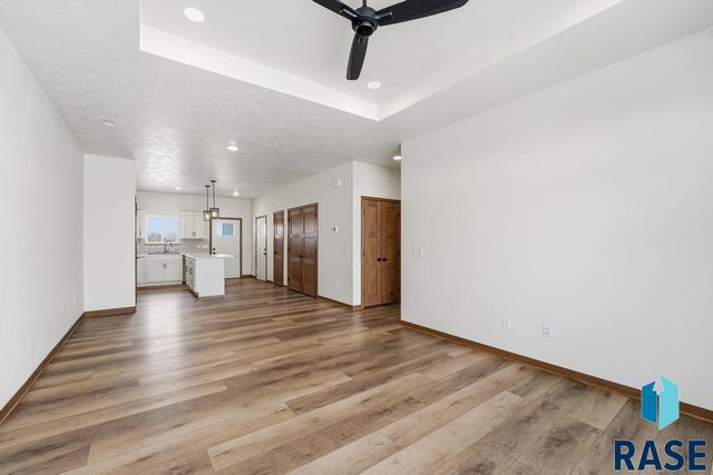 6215 S Hunt Pl Place, Sioux Falls, SD 57106