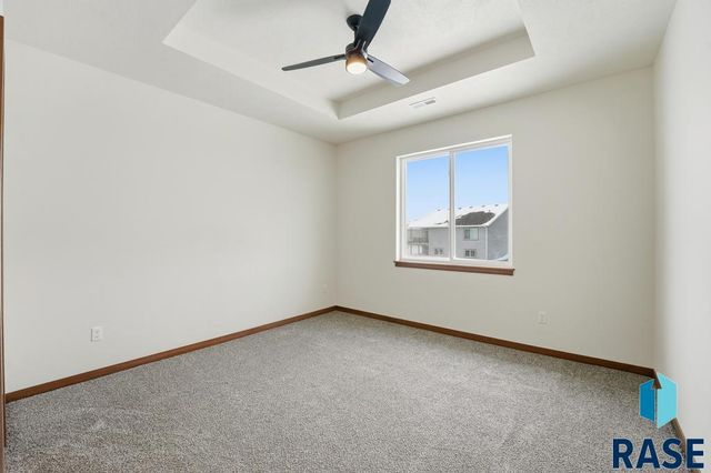 6215 S Hunt Pl Place, Sioux Falls, SD 57106