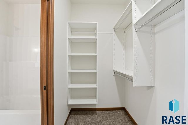 6215 S Hunt Pl Place, Sioux Falls, SD 57106