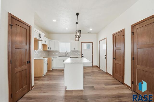 6215 S Hunt Pl Place, Sioux Falls, SD 57106