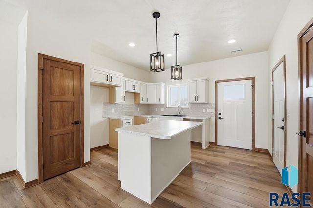 6215 S Hunt Pl Place, Sioux Falls, SD 57106