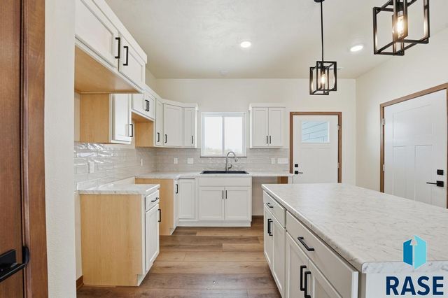 6215 S Hunt Pl Place, Sioux Falls, SD 57106