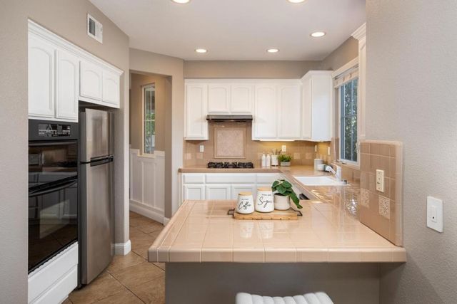 147 Naramore Lane, Los Gatos, CA 95032