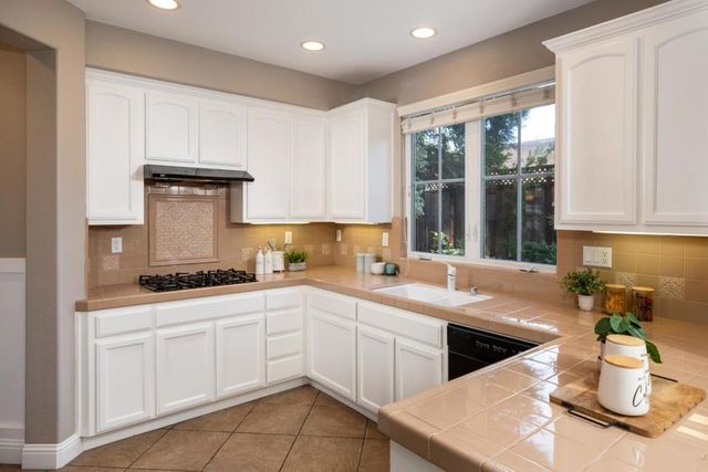 147 Naramore Lane, Los Gatos, CA 95032