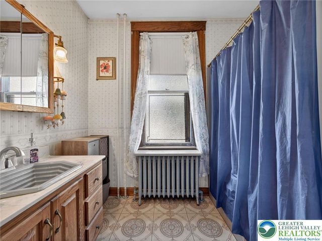 231 Main Street, Slatington Boro, PA 18080