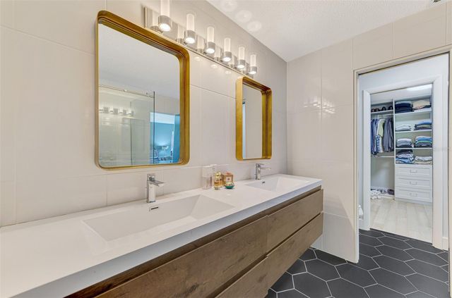 5303 HIDDEN HARBOR ROAD, Sarasota, FL 34242