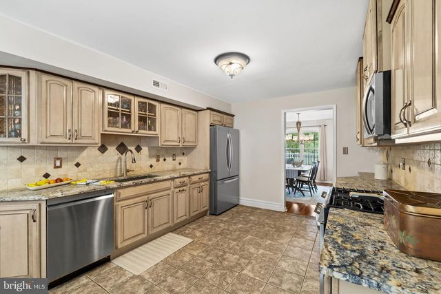 64 LUPUS LN, Sewell, NJ 08080