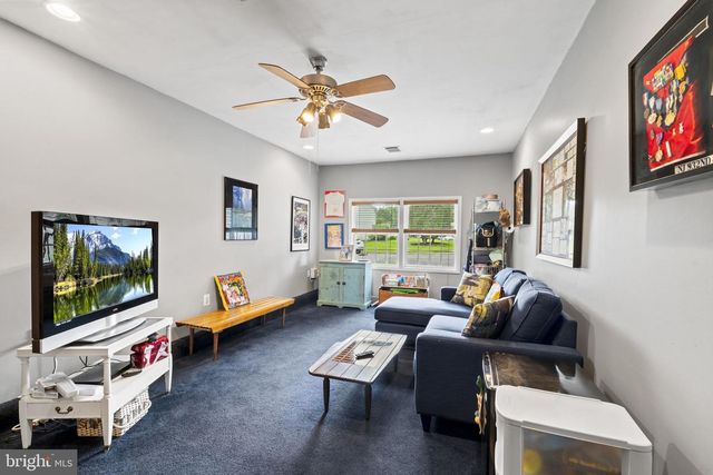 64 LUPUS LN, Sewell, NJ 08080