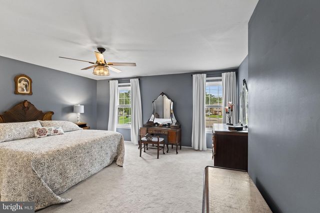 64 LUPUS LN, Sewell, NJ 08080