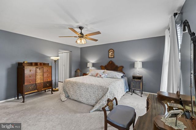 64 LUPUS LN, Sewell, NJ 08080