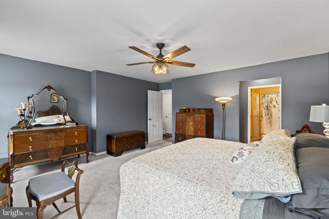 64 LUPUS LN, Sewell, NJ 08080