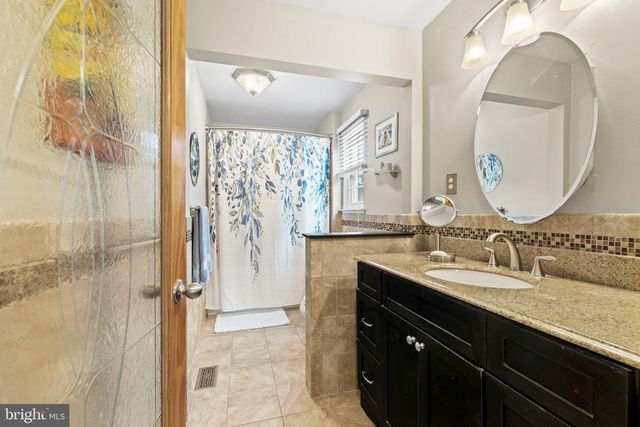 64 LUPUS LN, Sewell, NJ 08080