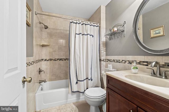 64 LUPUS LN, Sewell, NJ 08080