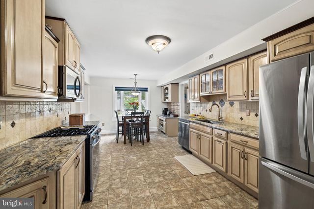 64 LUPUS LN, Sewell, NJ 08080
