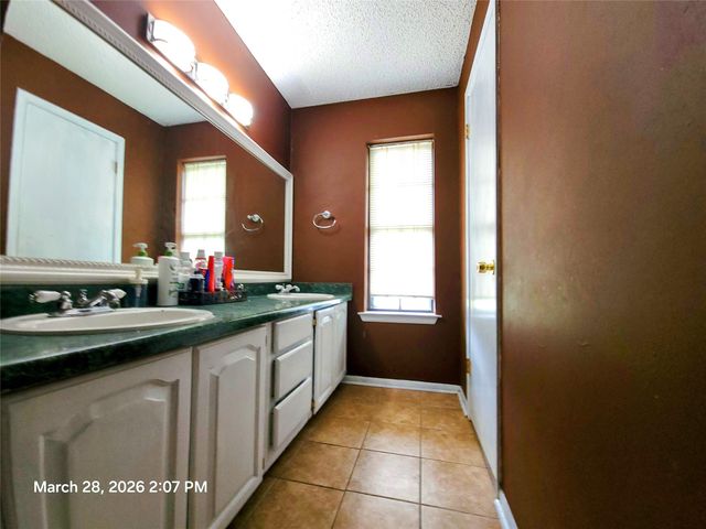 1408 Country Manor Road, Fort Worth, TX 76134