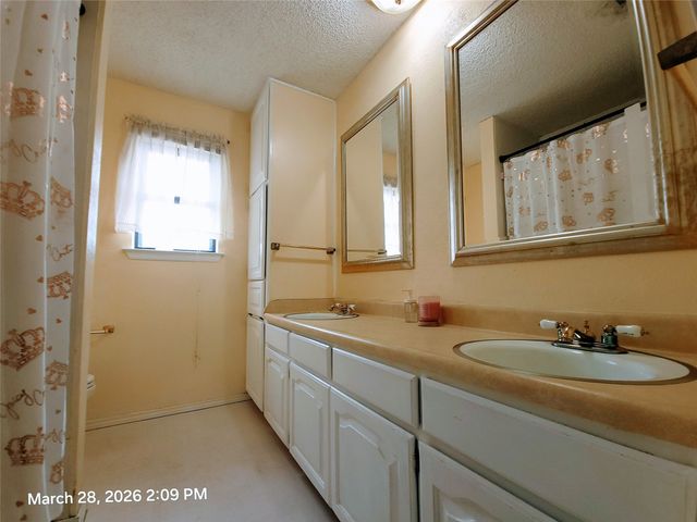 1408 Country Manor Road, Fort Worth, TX 76134