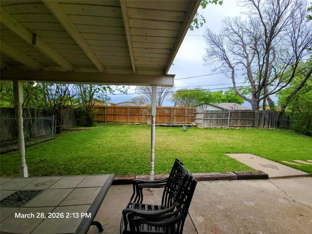 1408 Country Manor Road, Fort Worth, TX 76134