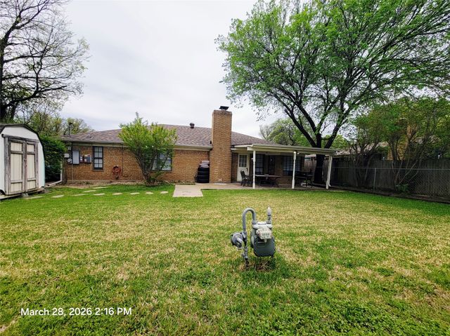 1408 Country Manor Road, Fort Worth, TX 76134