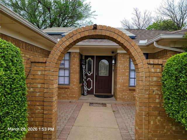 1408 Country Manor Road, Fort Worth, TX 76134