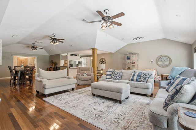 223 Pin Oak Lane, Magnolia, TX 77354