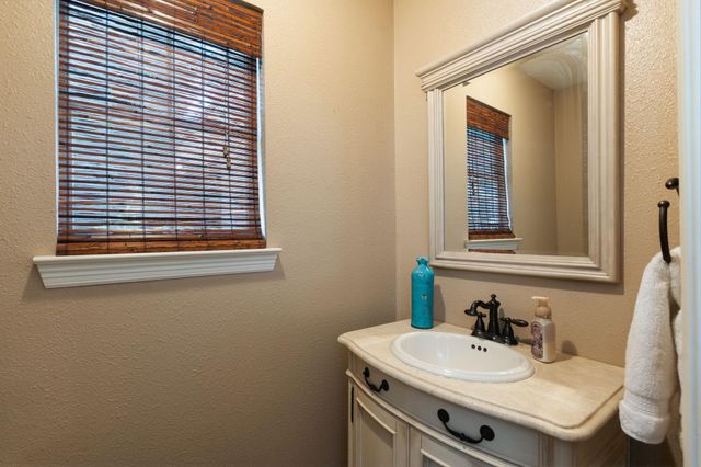 223 Pin Oak Lane, Magnolia, TX 77354