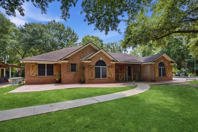223 Pin Oak Lane, Magnolia, TX 77354