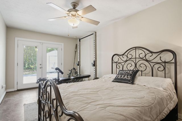 223 Pin Oak Lane, Magnolia, TX 77354