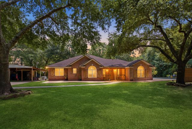 223 Pin Oak Lane, Magnolia, TX 77354