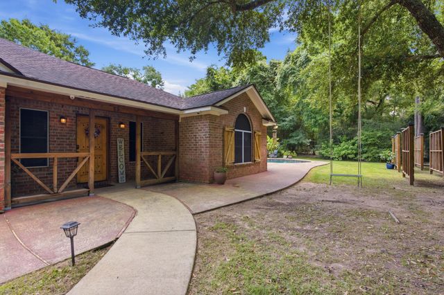 223 Pin Oak Lane, Magnolia, TX 77354