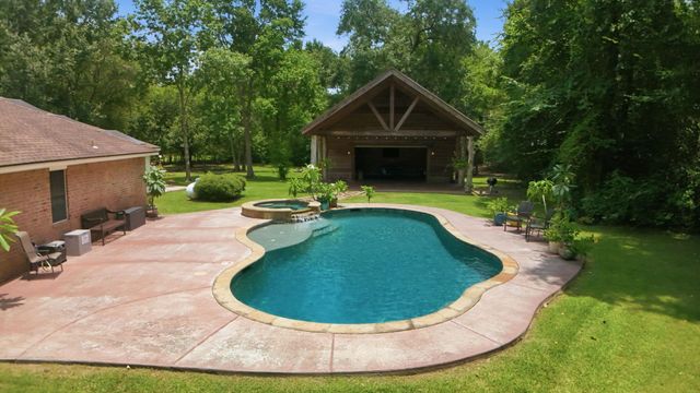 223 Pin Oak Lane, Magnolia, TX 77354