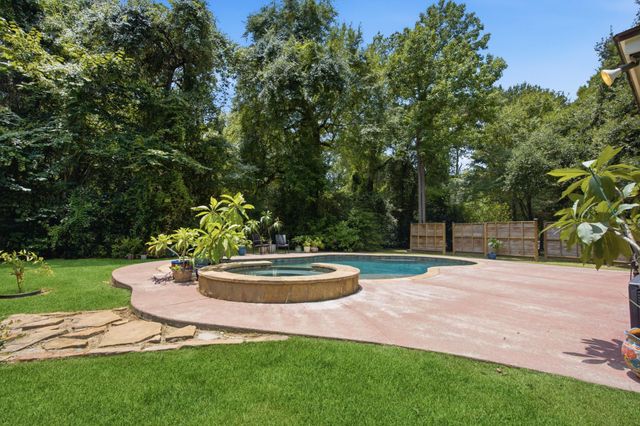 223 Pin Oak Lane, Magnolia, TX 77354
