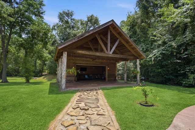 223 Pin Oak Lane, Magnolia, TX 77354