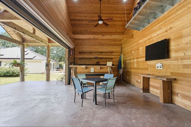 223 Pin Oak Lane, Magnolia, TX 77354