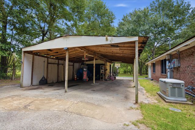 223 Pin Oak Lane, Magnolia, TX 77354