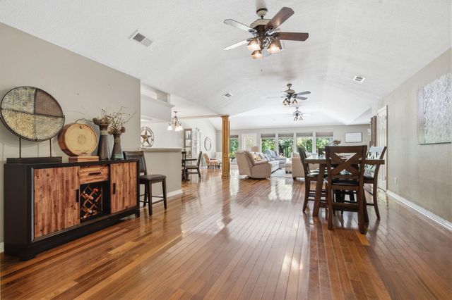 223 Pin Oak Lane, Magnolia, TX 77354