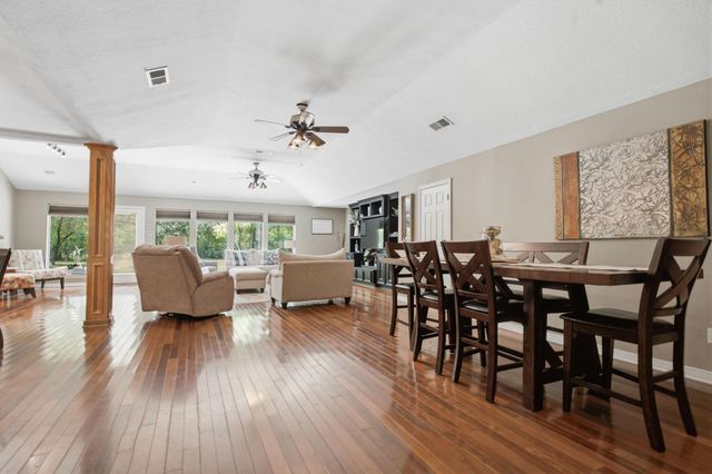 223 Pin Oak Lane, Magnolia, TX 77354