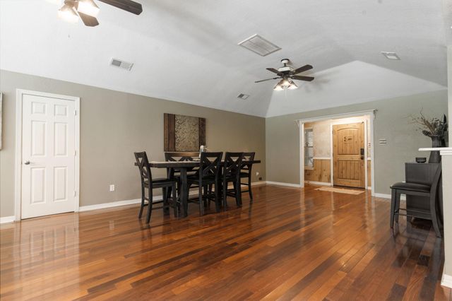223 Pin Oak Lane, Magnolia, TX 77354